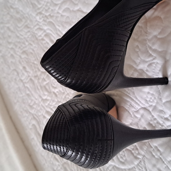 BCBGMAXAZRIA black stiletto - Picture 3 of 4